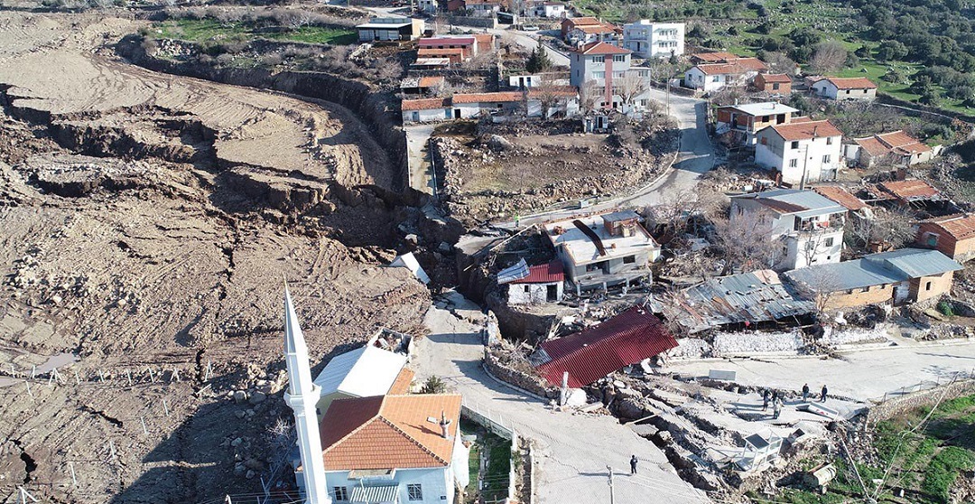 Bornova'da 27 Ev Daha Tahliye Ediliyor