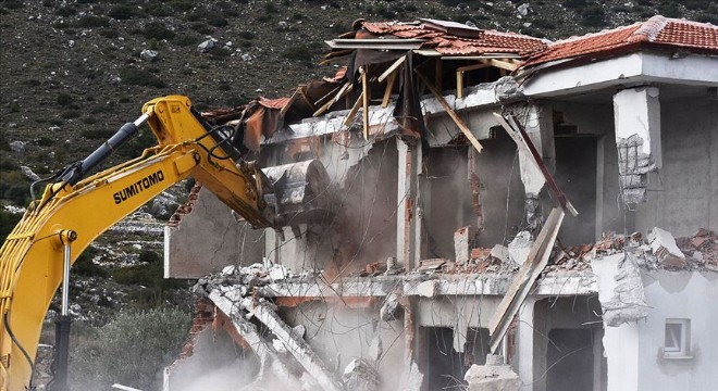 İzmir'de İmara Aykırı Bine Yakın Kaçak Yapı Yıkılacak