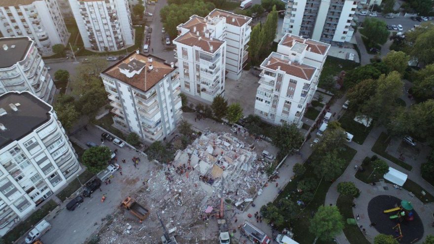 İzmir Depreminde Yıkılan 6 Binanın Yeniden Yapılması İçin İhale Yapıldı