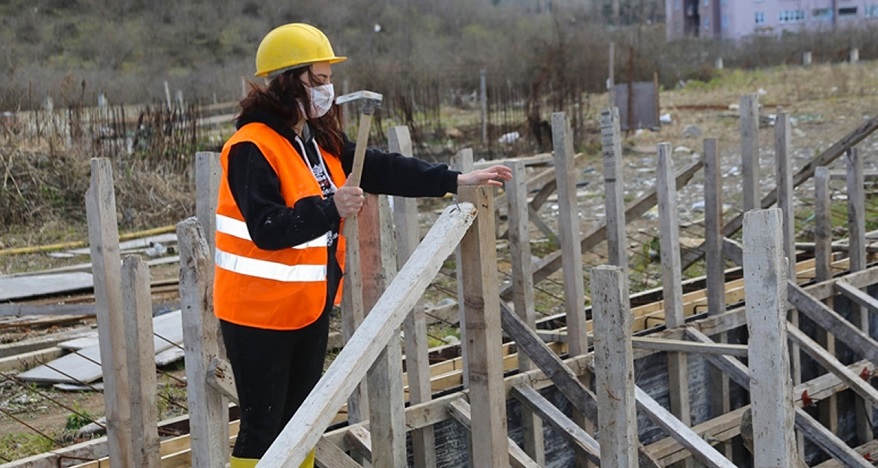 13 Yaşından Beri İnşaatlarda Çalışıp Ailesine Bakıyor