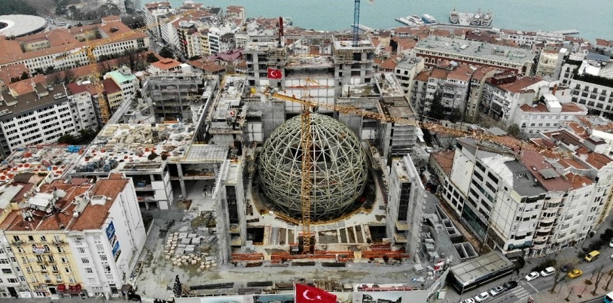 Taksim'deki Atatürk Kültür Merkezinde Son Rötuşlar Yapılıyor!