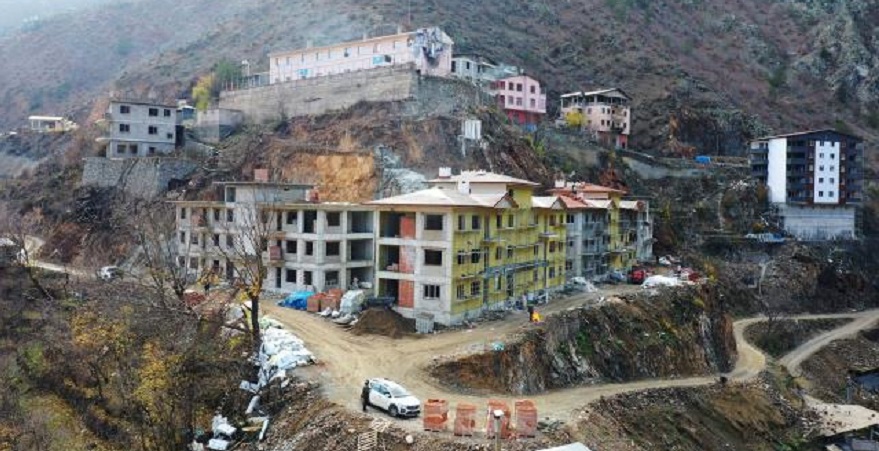 Artvin'de Yangınzedeler İçin İnşa Edilen Afet Konutları Hızla Yükseliyor