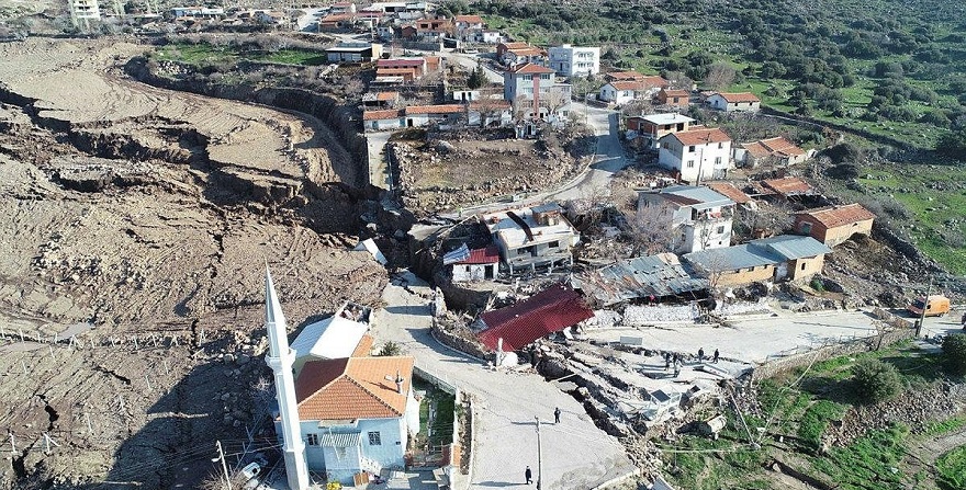 İzmir Bornova'da Heyelanzede Vatandaşlar Konutlarına Kavuşuyor