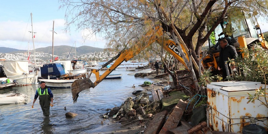 Bodrum'da Kaçak Yapılar Yıkılıyor