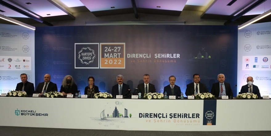 Kartepe Zirvesi’nde “Dirençli Şehirler ve Şehrin Dönüşümü” konuşuldu