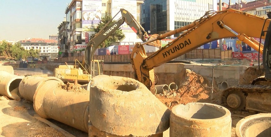 İstanbul’da İnşaat İşçisi Kılığında Girdikleri Şantiyeden Beton Kalıpları Çaldılar