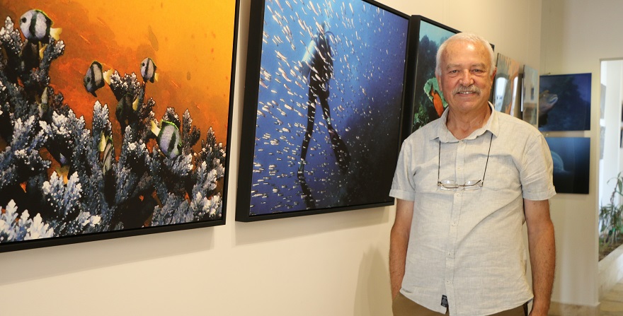 Emlak Ofisini Sanat Galerisine Dönüştürdü